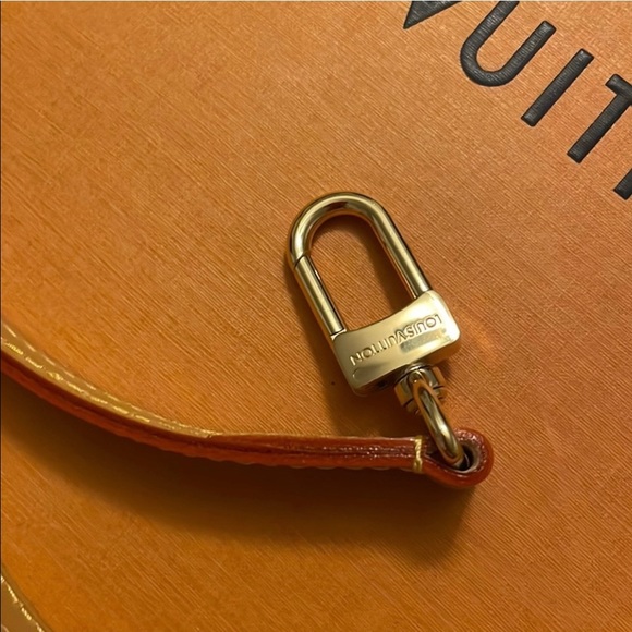 New strap from Nano speedy removable/adjustable STRAP With LV shopping bag - Picture 3 of 5